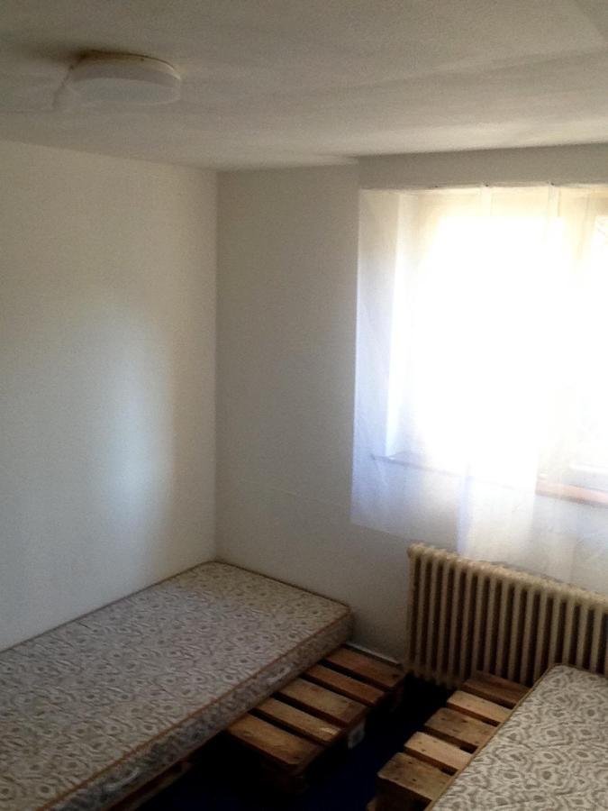 Fullinsdorf Baselhostel מראה חיצוני תמונה